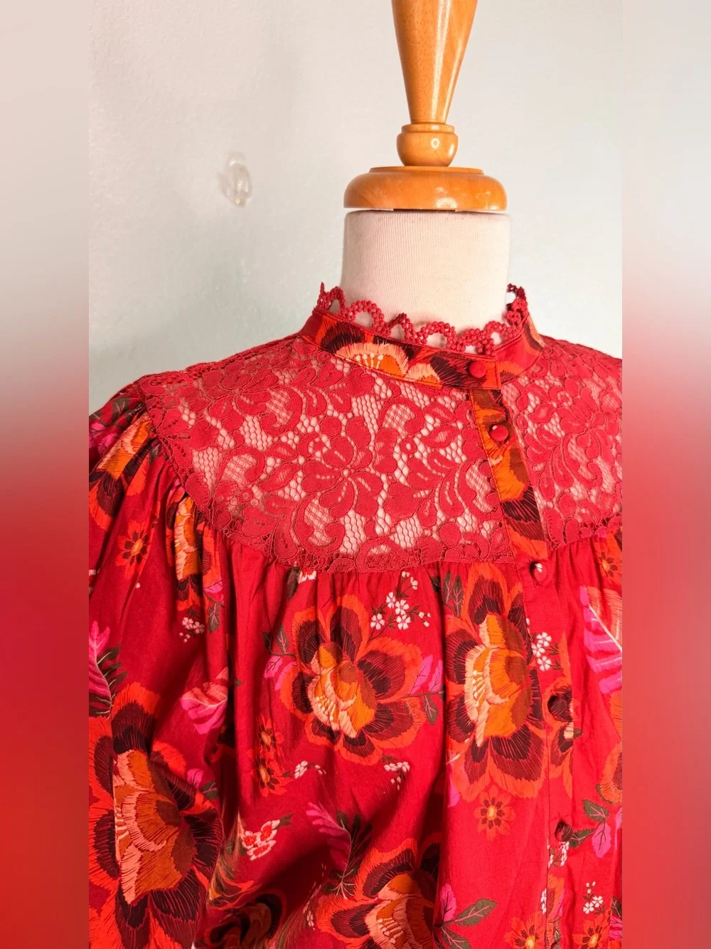 FARM RIO by Anthropologie Red Floral Puff-Sleeve Blouse